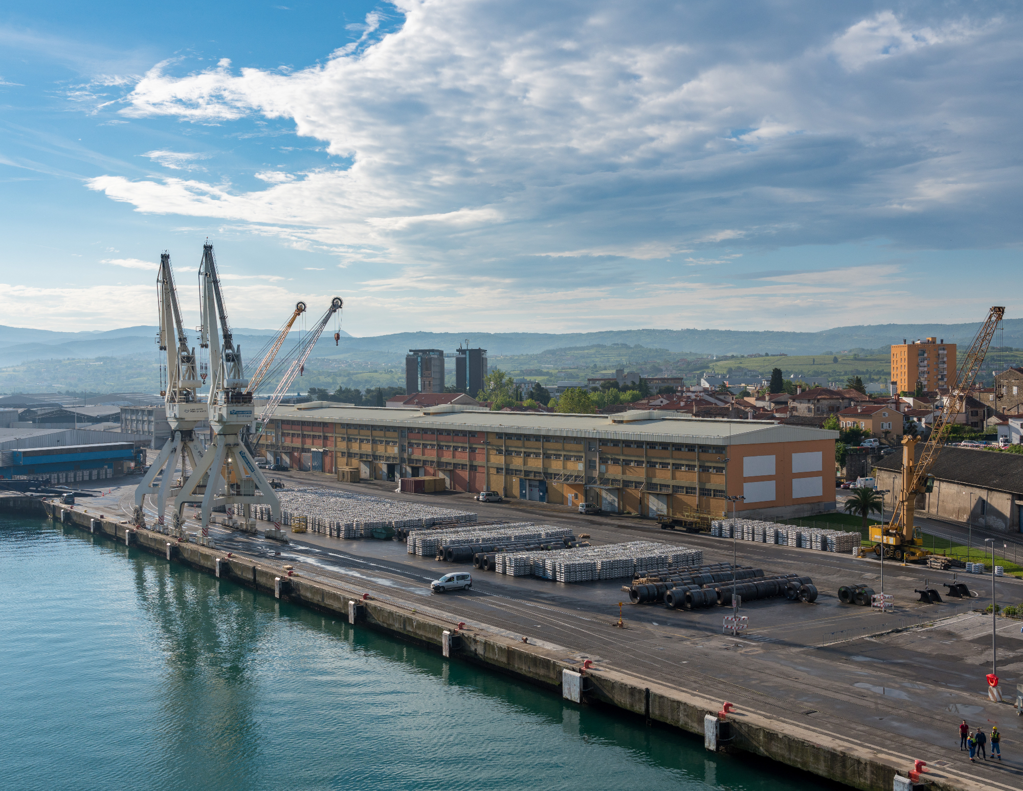 Pristanišče kot je Luka Koper ima kar nekaj pozitivnih lastnosti